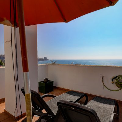 Stunning Sea Views Beachfront Apartment 082